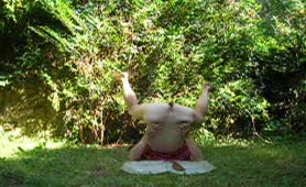 Tranny shitting outdoor