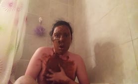Smears shit on his face while masturbating